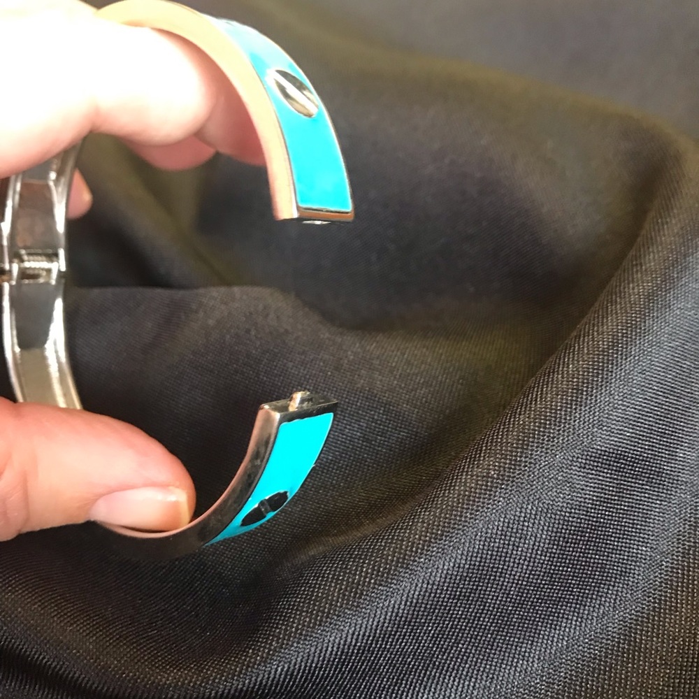Turquoise & Silver Screw Design Hinged Bangle - Picture 4 of 4